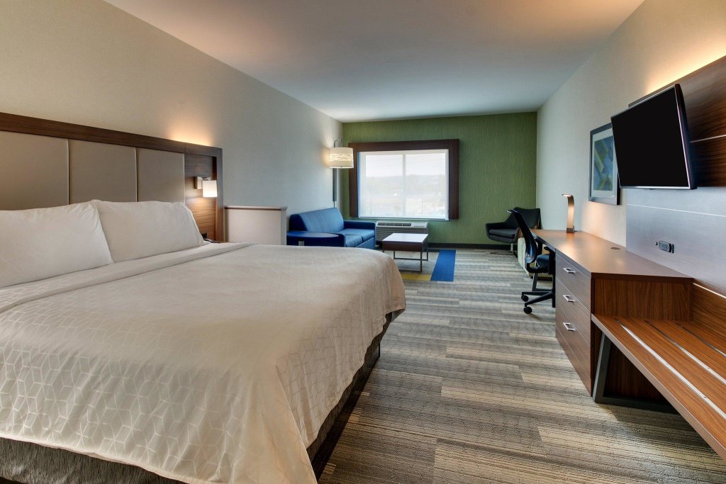 Номер Executive Holiday Inn Express & Suites - Ithaca, an IHG Hotel
