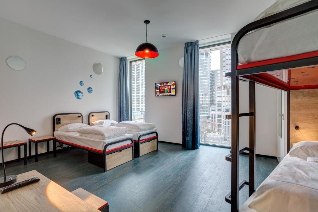 Кровать в общем номере (женский номер) MEININGER Hotel Amsterdam Amstel