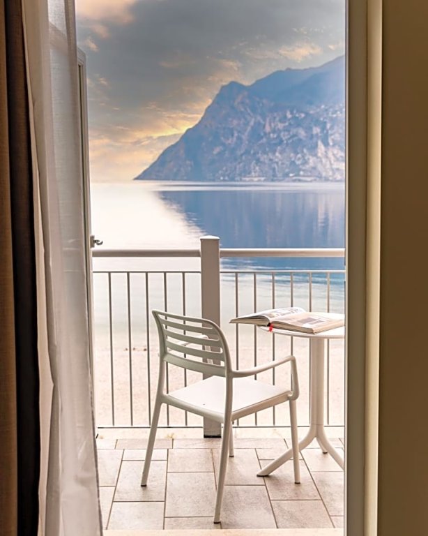 Habitación doble Estándar con vista al lago Hotel Baia Azzurra - Lake Front