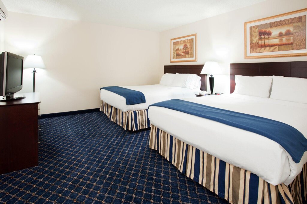 Двухместный номер Standard Holiday Inn Express Hotel & Suites Torrington, an IHG Hotel
