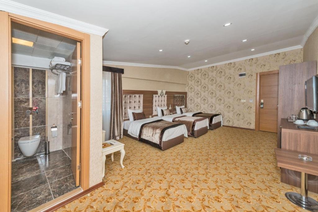 Standard Dreier Zimmer mit Balkon Hera Montagna Hotel