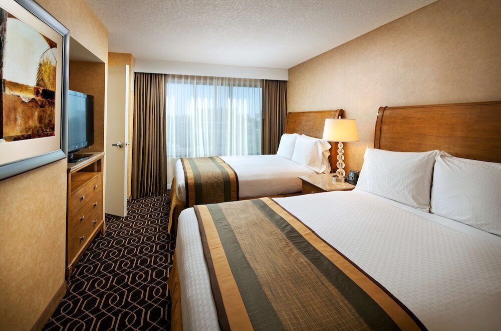 Четырёхместный люкс c 1 комнатой DoubleTree Suites By Hilton Anaheim Resort/Convention Center