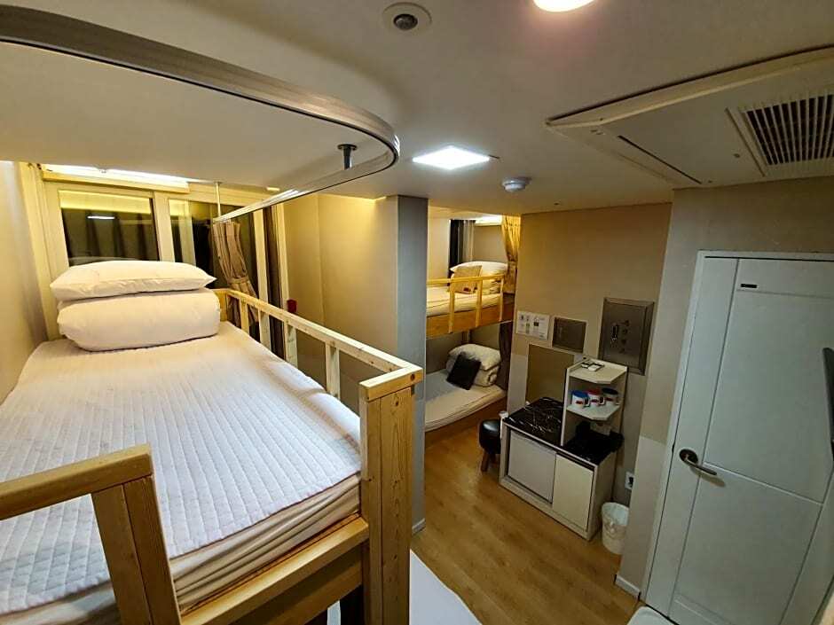 Кровать в общем номере (женский номер) STAY7 Myeongdong