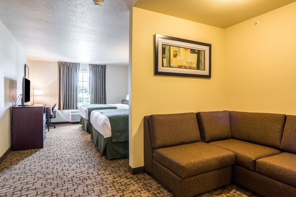 Quadruple Suite Cobblestone Hotel & Suites - Greenville