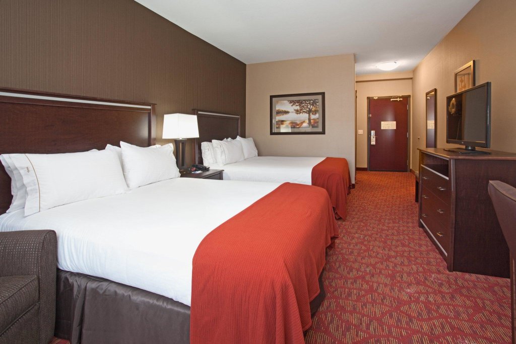 Четырёхместный номер Standard Holiday Inn Express & Suites Moab, an IHG Hotel