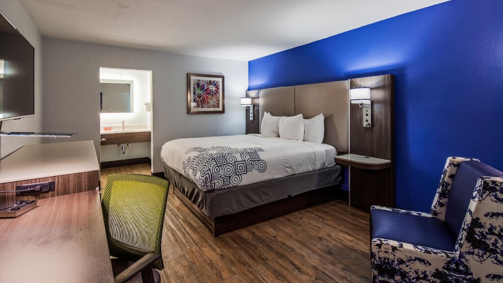 Standard Single room SureStay Plus Hotel by Best Western Sacramento Cal Expo