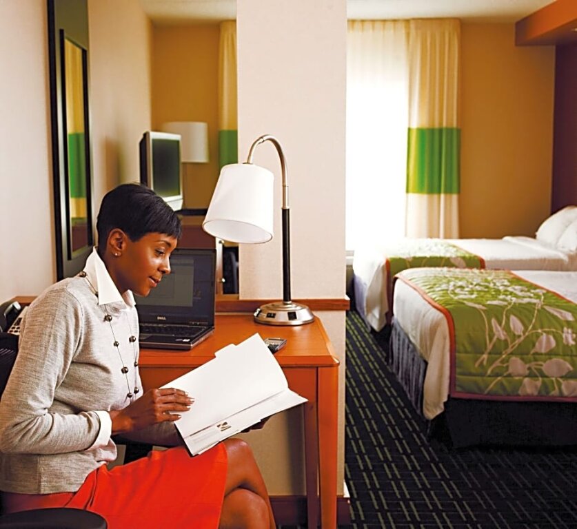 Четырёхместный люкс c 1 комнатой Fairfield Inn & Suites by Marriott Texarkana