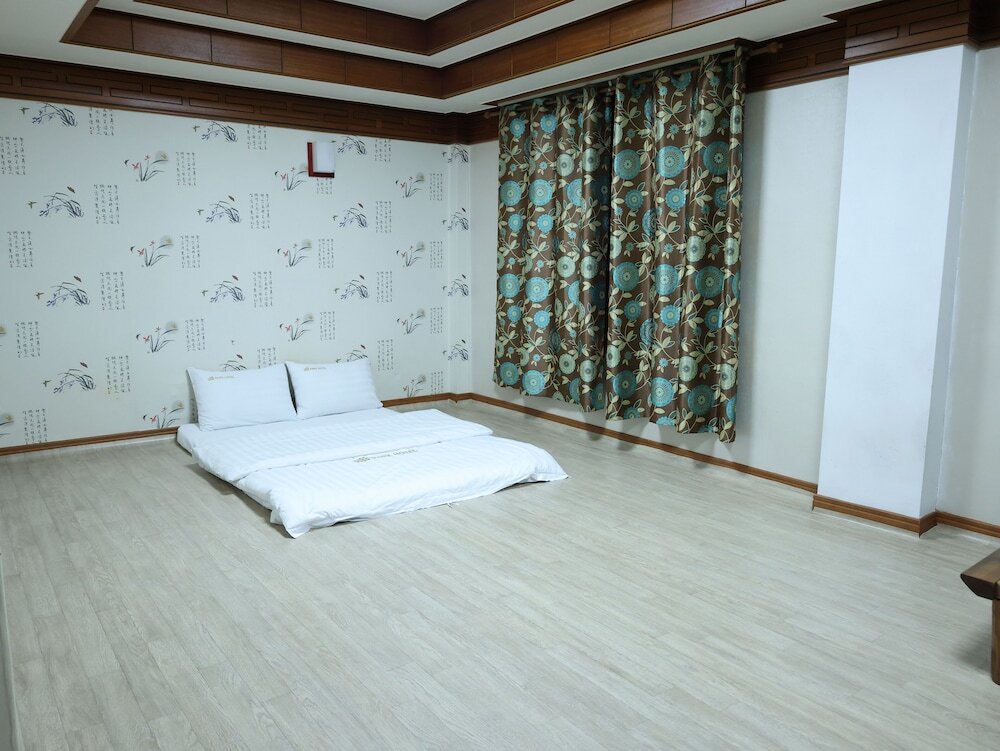 Номер Deluxe Goodstay Andong Park Hotel