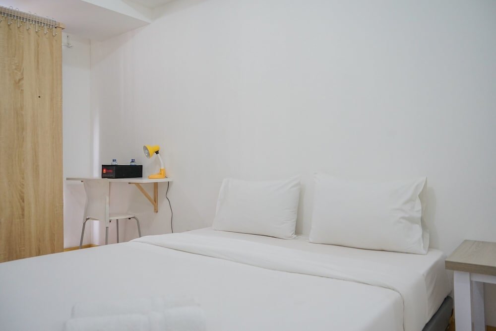 Camera Standard New Furnished with Cozy Stay Studio @ M-Town Residence Apartment
