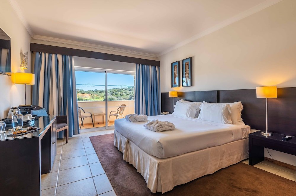 Двухместный номер Superior с балконом и с видом на сад Vale d'Oliveiras Quinta Resort & Spa