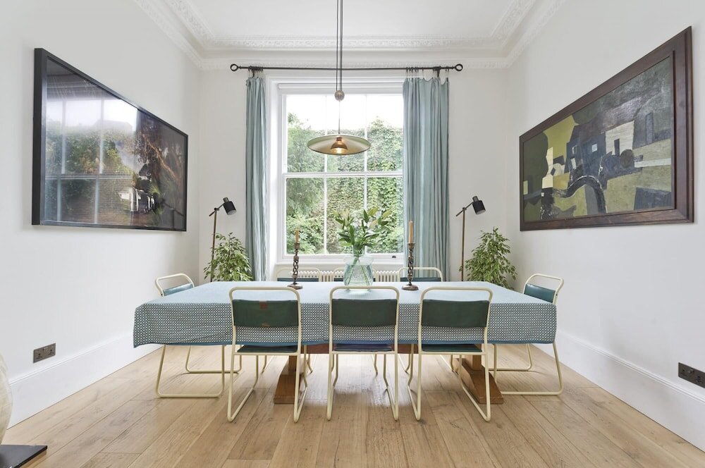 Cottage Gorgeous Stylish Interior Designed 5 Bed Home in Holland Park - Superb Location
