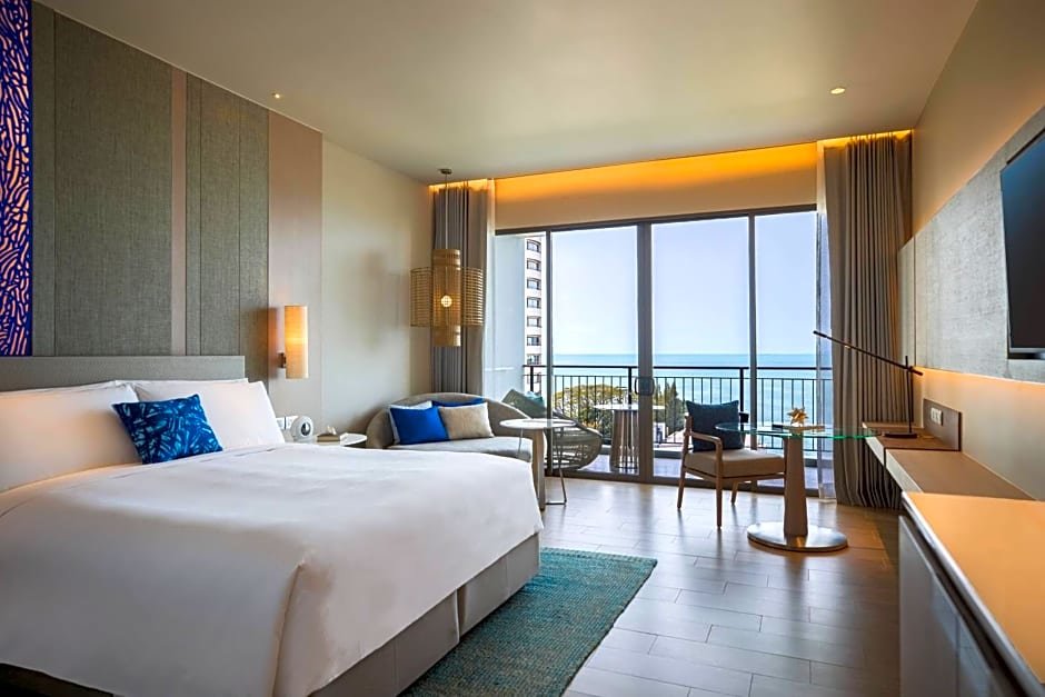 Standard room with balcony and with sea view Renaissance Pattaya Resort & Spa