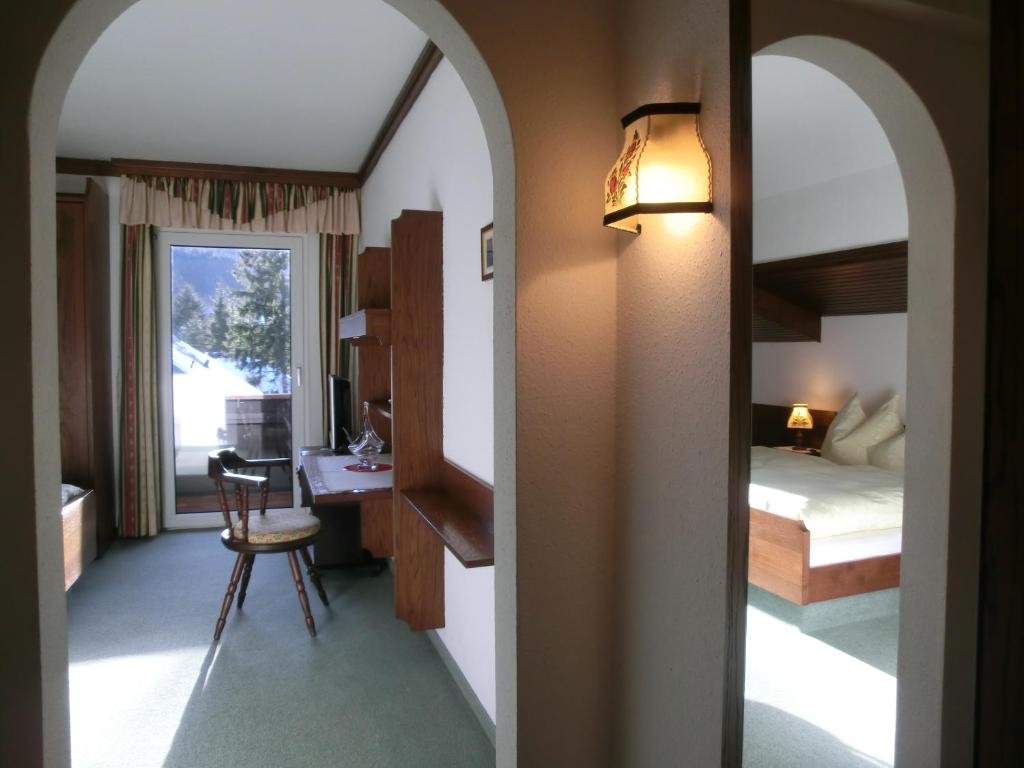 Standard Doppel Zimmer mit Balkon Hotel garni Landhaus Bürtlmair