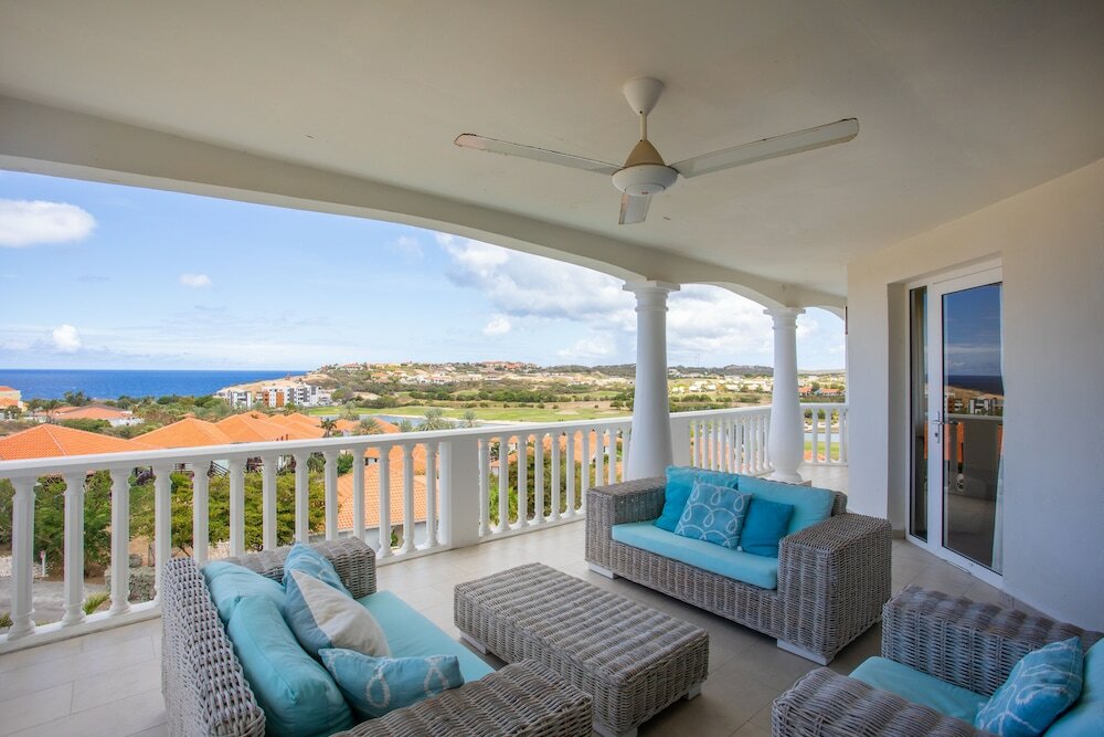 Deluxe Apartment 3 Zimmer mit Balkon und mit Meerblick Blue Bay BEACH Villa 27 3-min beach-pool-golf