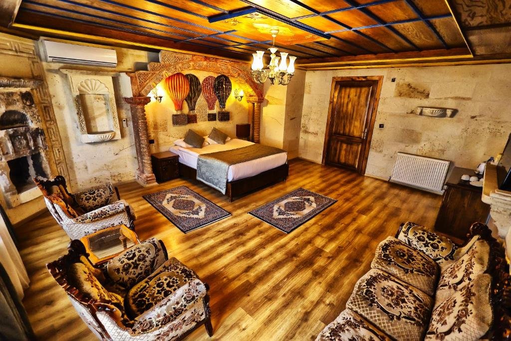 Семейный номер Standard с балконом Cappadocia Empire Cave Hotel