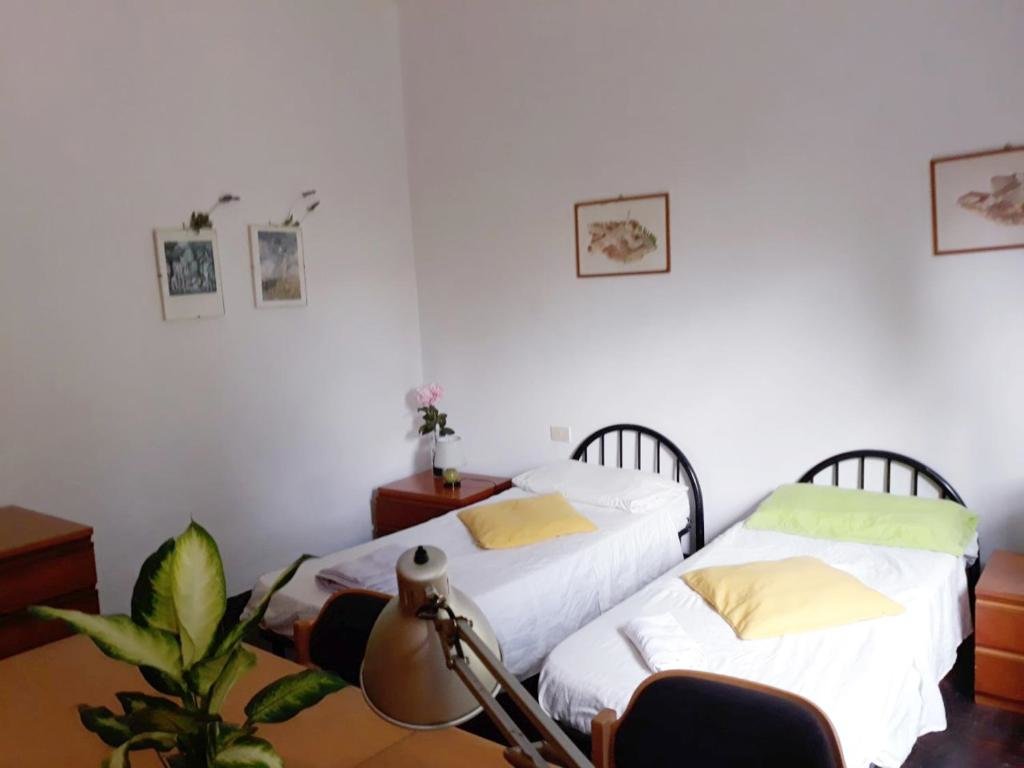 Standard Doppel Zimmer Bed in Siena