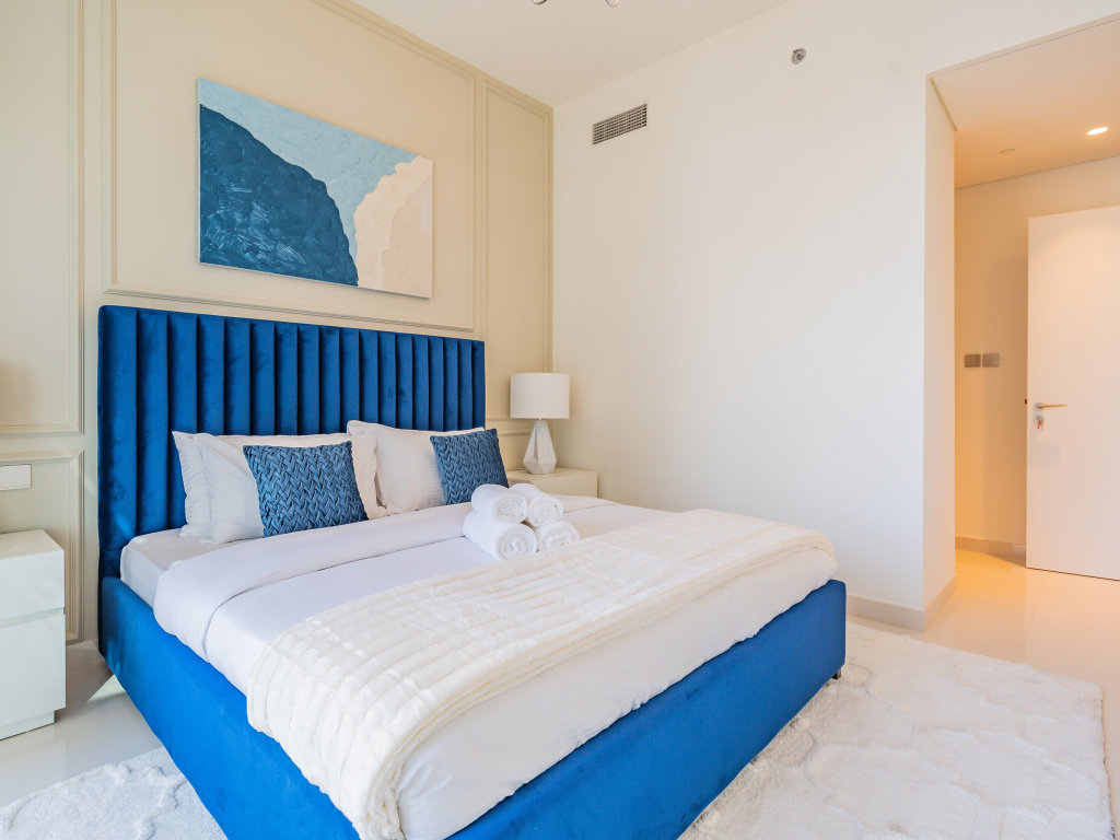 Apartamento con balcón y con vista a la ciudad Apartments Exceptional 2BR in Beach Vista Palm Jumeirah