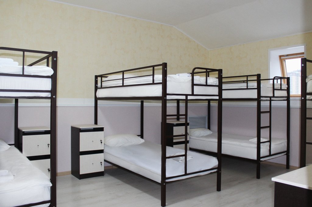 Кровать в общем номере с видом на город Хостел Крылов