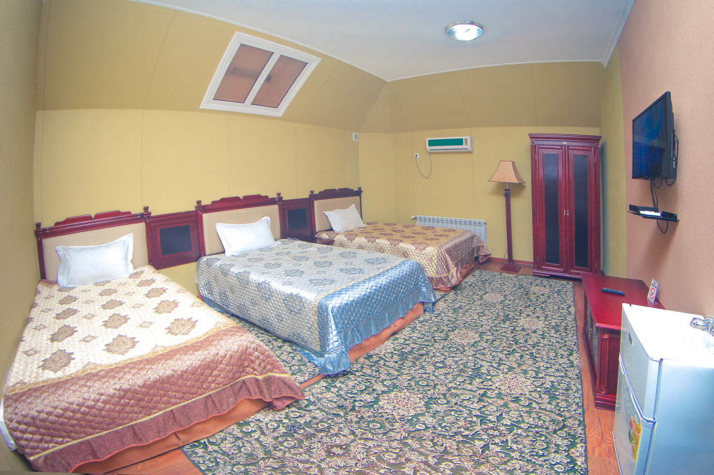 Standard Triple room Khuand Deluxe Hotel