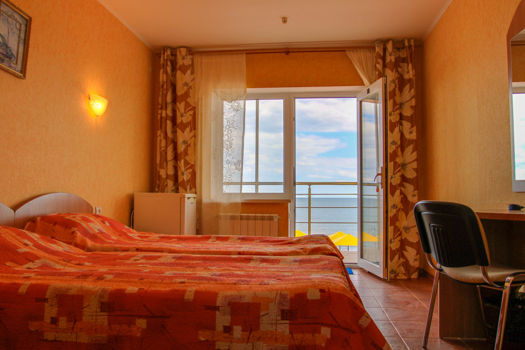 Habitación doble Estándar con balcón y con vista al mar Hizhina Robinzona Hotel