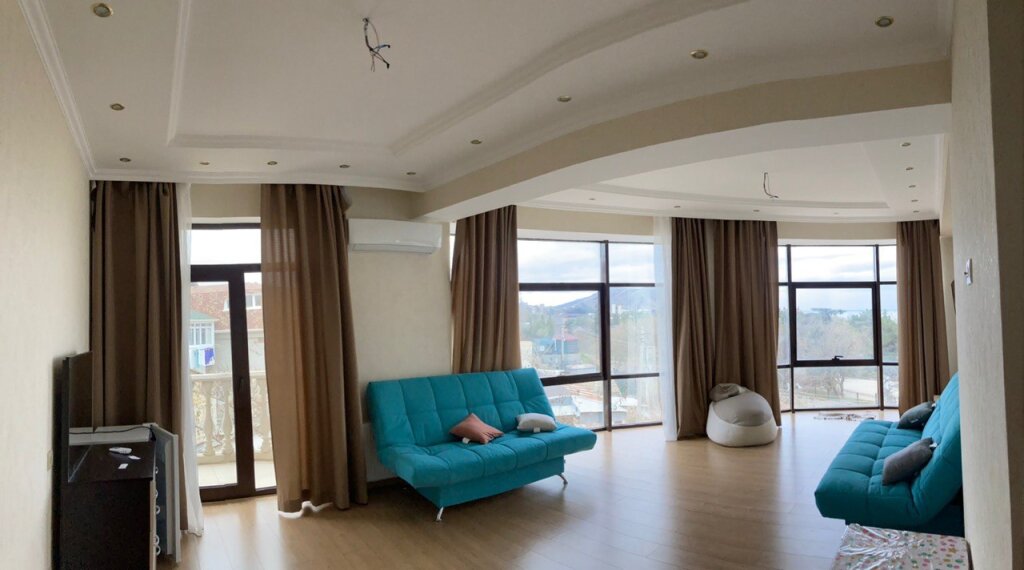 Suite con balcón y con vista Aile Guest House