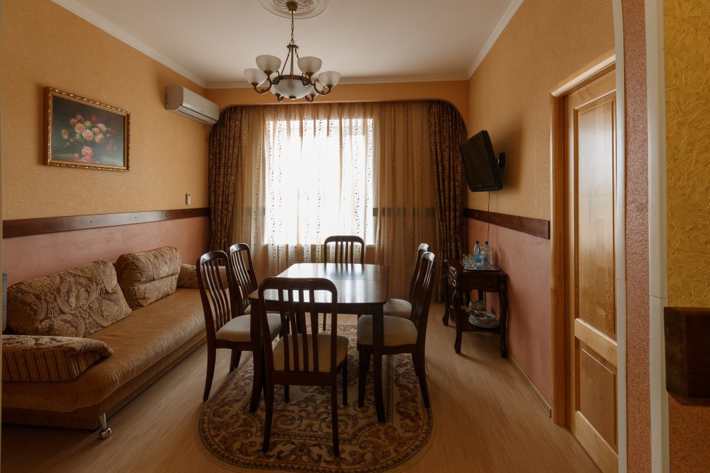 2 Bedrooms Suite with view Hotel Voznesenskaya