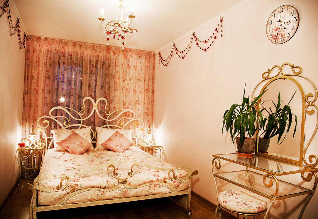 Apartment Romantichnaya roskoshnaya 2K na Savelovskoj Flat