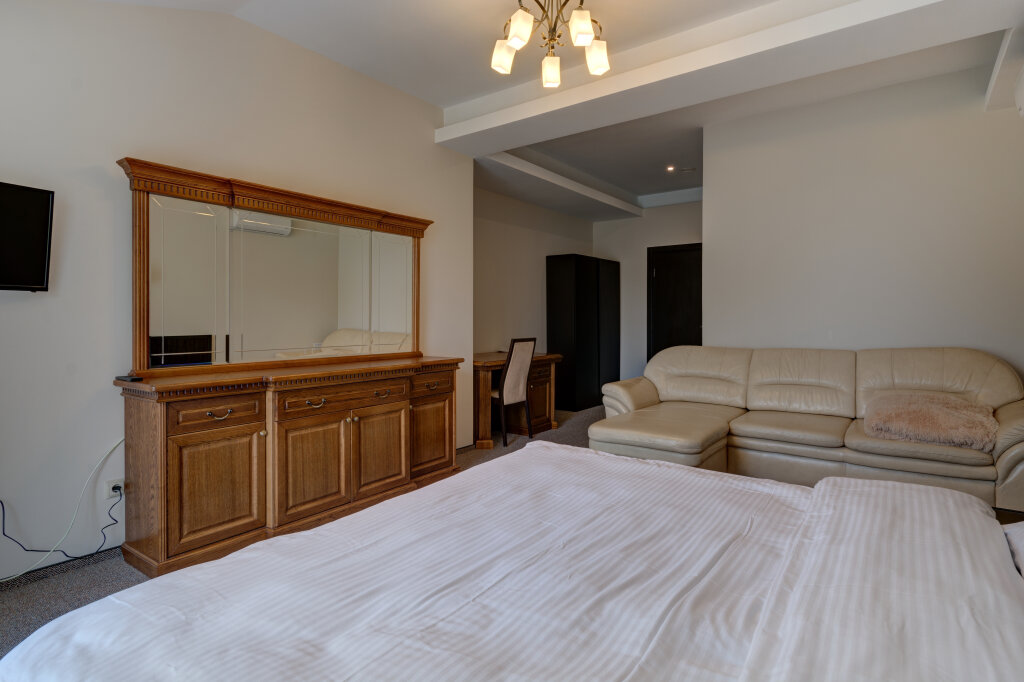 Standard Quadruple room with view Vanil Hotel