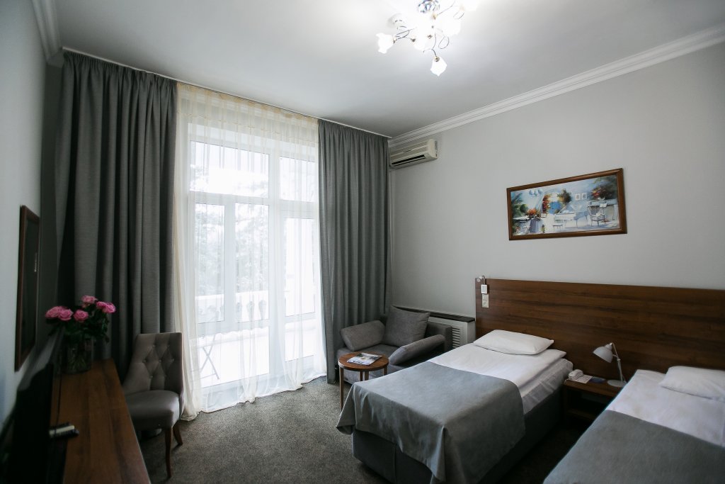Двухместный номер Standard с балконом Отель Гранд-Кавказ