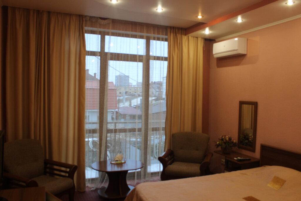 Standard Double room with city view Tis Hotel