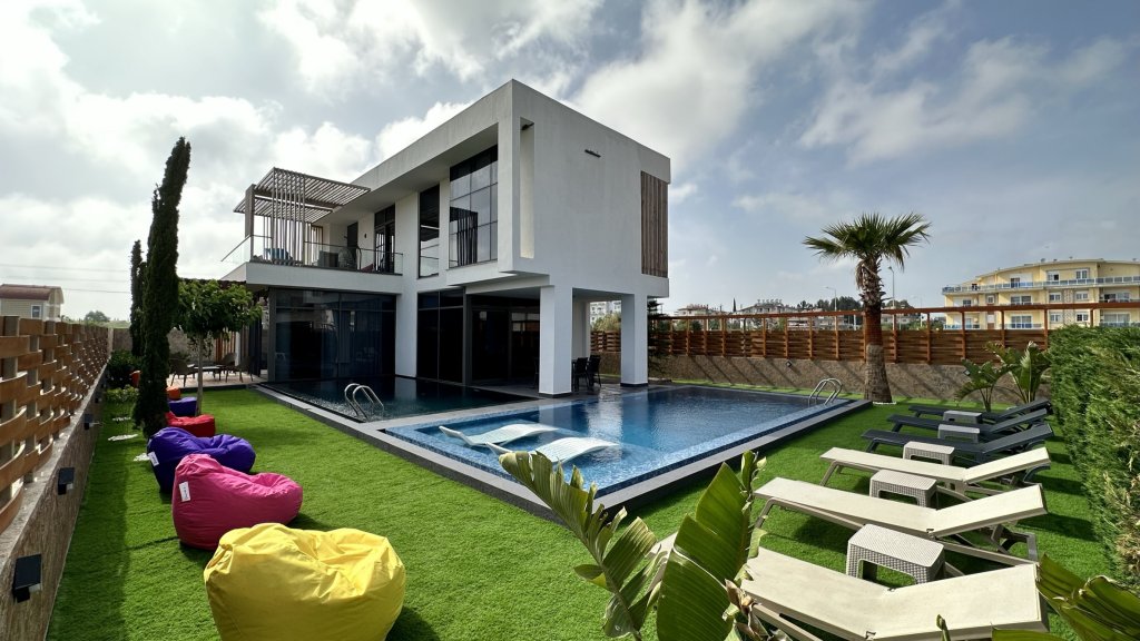 Premium Villa 3 Zimmer mit Balkon und mit Blick Villa DrVilla Suits
