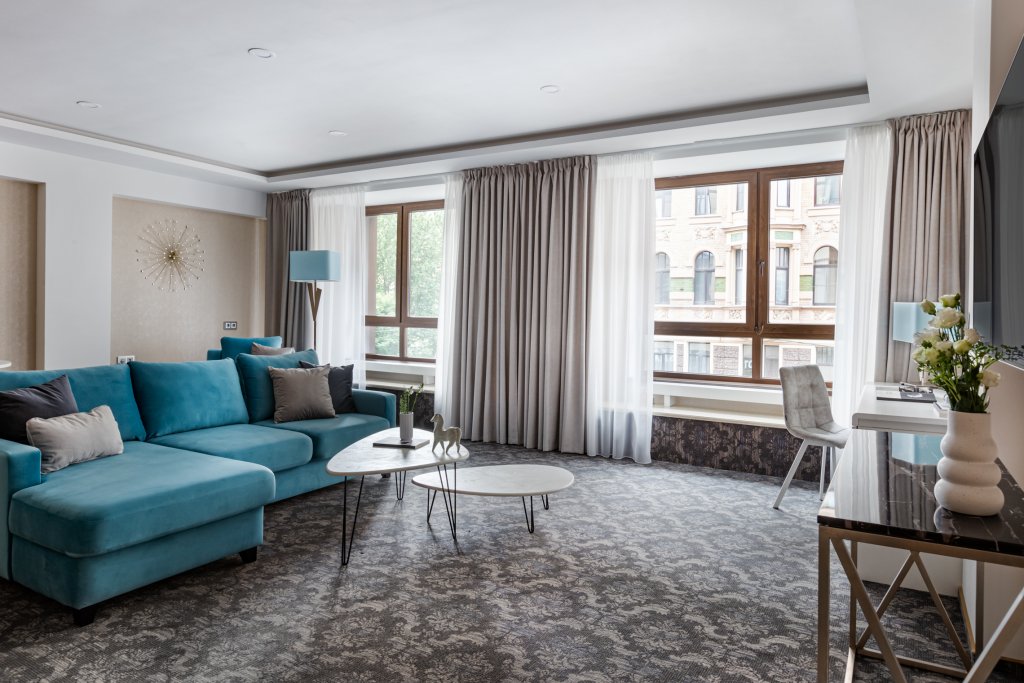 Club Doppel Suite 2 Zimmer mit Stadtblick Kostas Hotel