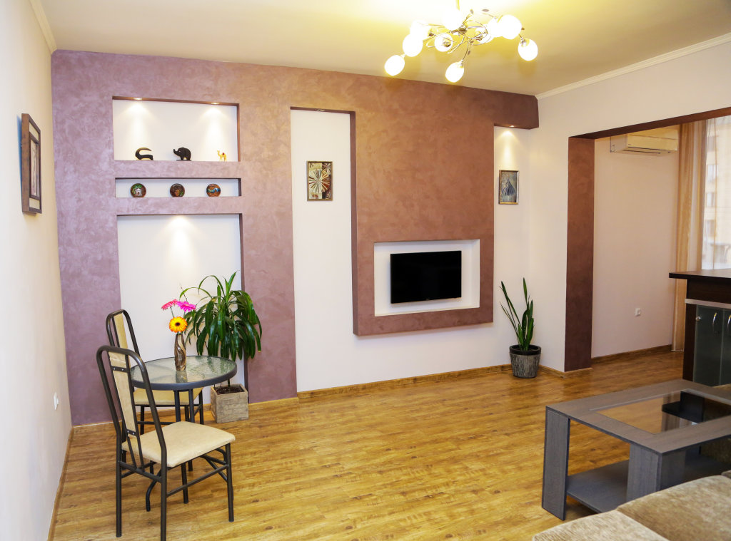 Apartment Kvartira Na Pl Saharova Ul Nalbandyan Apartments