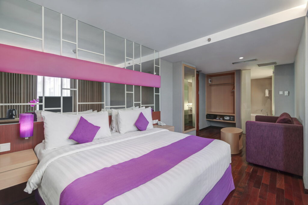 Suite with balcony and with view Quest Hotel Darmo - Surabaya by ASTON