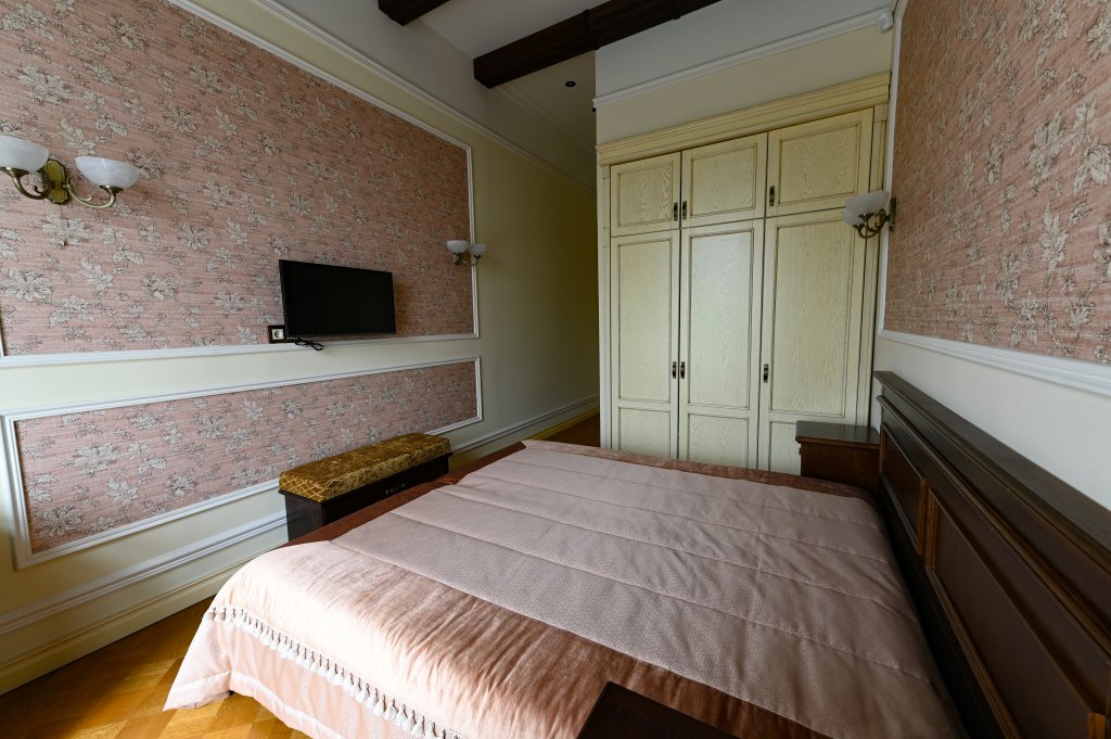 Standard Double room with city view Dom Kuptsa Yurina Apartments