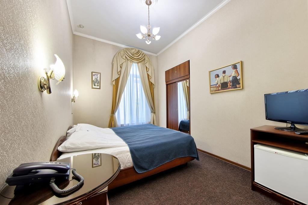 Standard Double room with courtyard view Antares on Nevsky Prospect