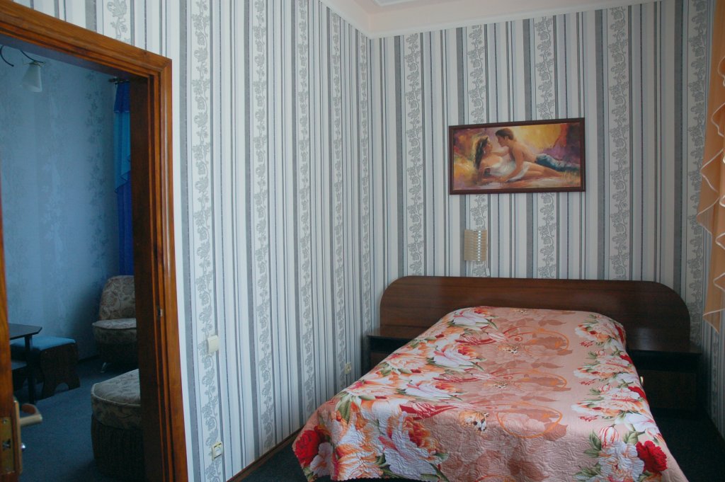 Standard Doppel Zimmer 2 Schlafzimmer mit Balkon und mit Stadtblick Hotel Kivi