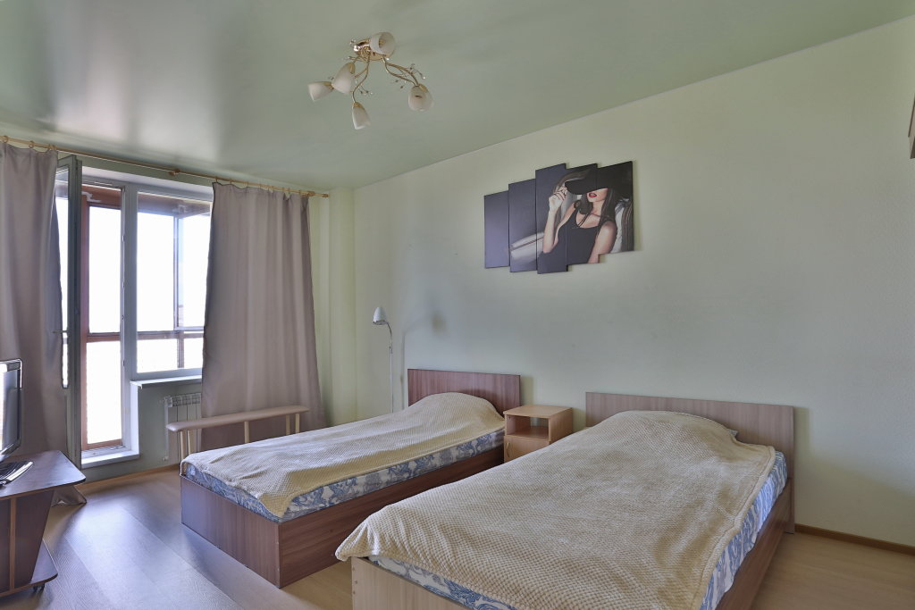 Standard double chambre avec balcon Na Komendantskom Prospekte D 53/3 Okolo Kliniki MTsRM Furnished rooms