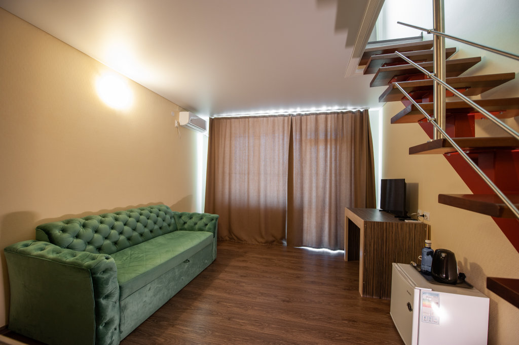 Standard Doppel Familie Zimmer Doppelhaus mit Balkon und mit Meerblick Sanatorno-Ozdorovitelnyij Kompleks Optimist Hotel