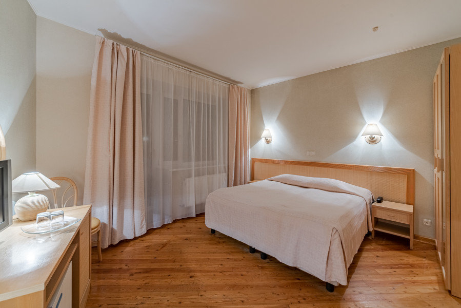 Confort double chambre avec balcon et Vue sur la rivière Tirs Hotel