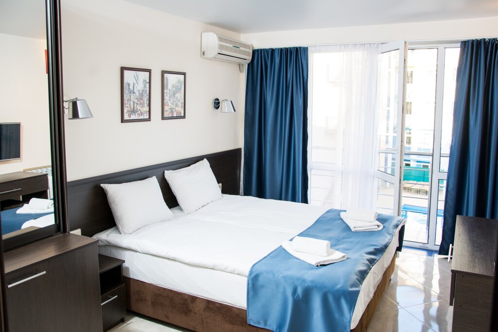 Четырёхместный семейный номер Comfort с 2 комнатами с балконом Гостиница Мармарис