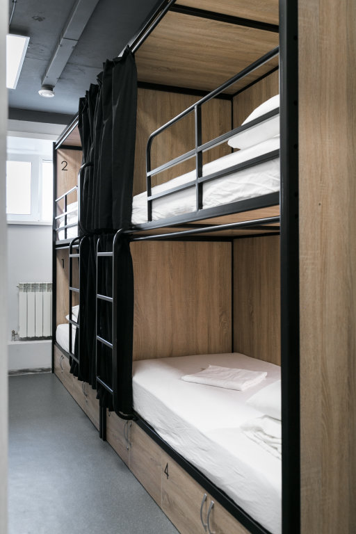 Кровать в общем номере (мужской номер) Why Not Hostel Novosibirsk