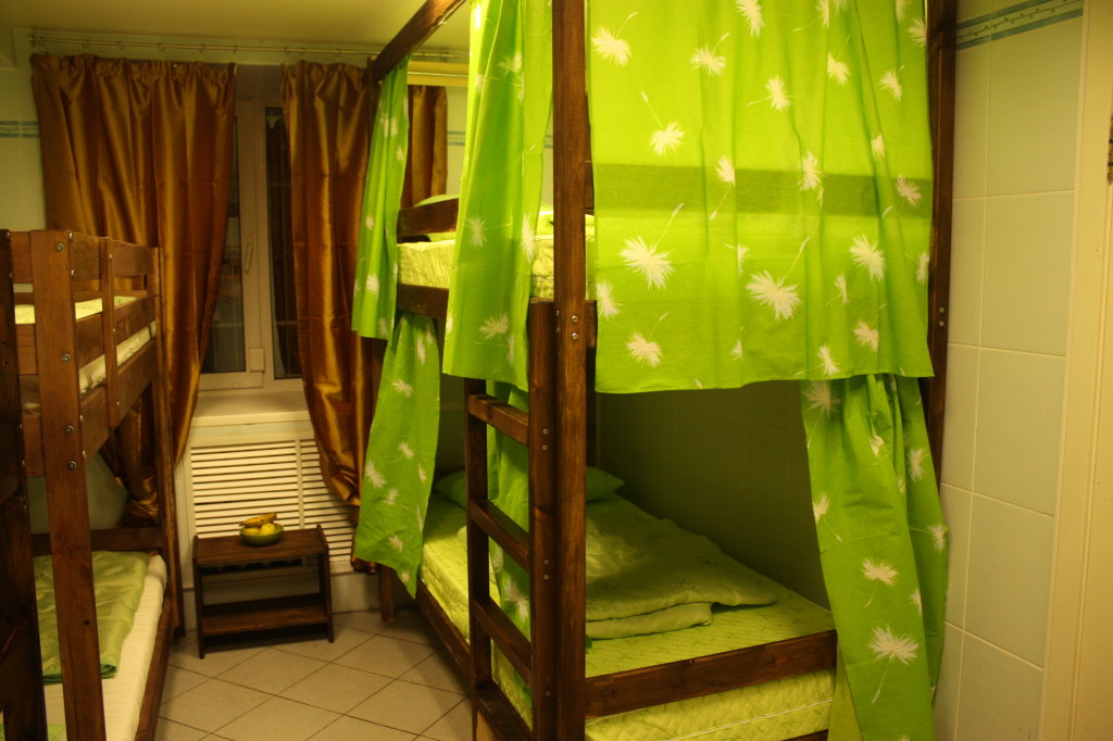 Bed in Dorm (male dorm) with city view Len Inn Tulskay Hostel