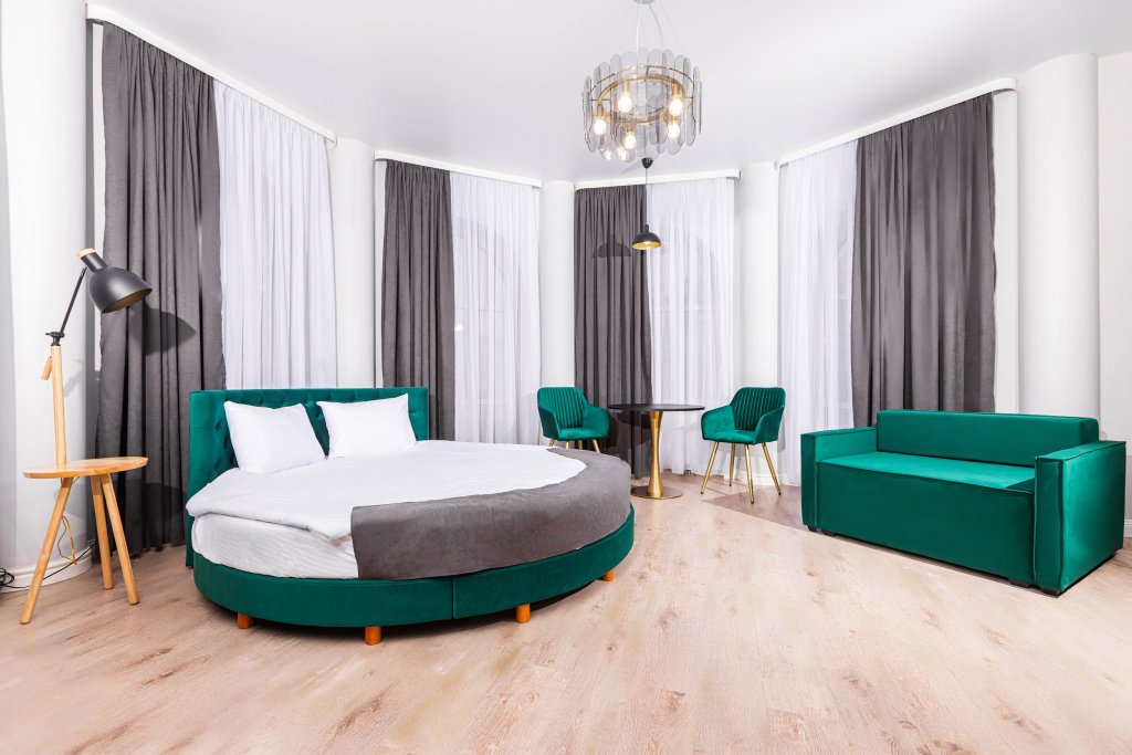 Suite 2 Schlafzimmer mit Stadtblick Apart-Otel Aleksandr Apart-hotel