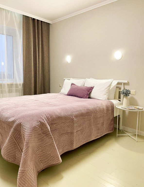 Apartamento doble 2 dormitorios con balcón y con vista Uyutnye V Tsentre Tyumeni Apartments