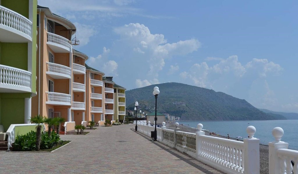Apartamento 2 dormitorios con balcón y frente a la playa Zhemchuzhina Apart-Hotel