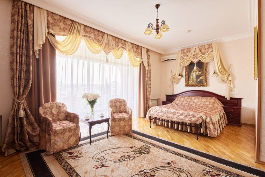 Двухместный номер Comfort Premium с балконом и с красивым видом из окна Отель Чеботарев