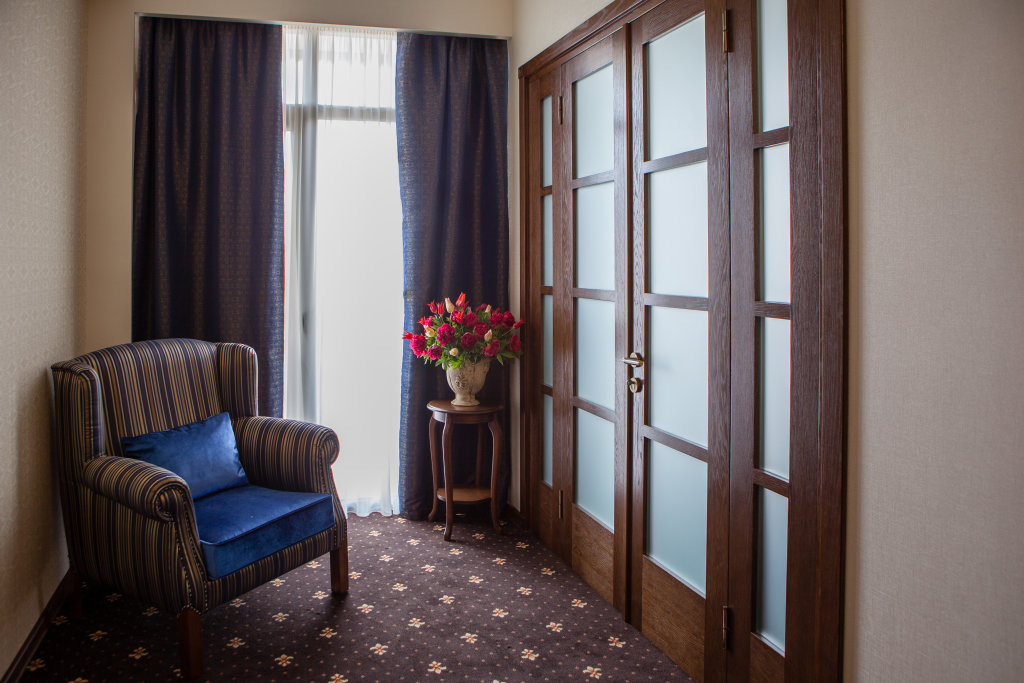 Suite con balcón y con vista Tbilisi Laerton Hotel