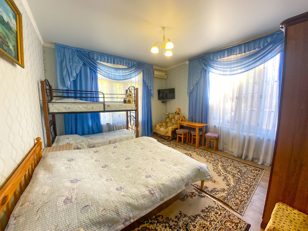 Quadruple appartement avec balcon et Vue sur la ville Chastny Dom Alfagid Lenina 221/12