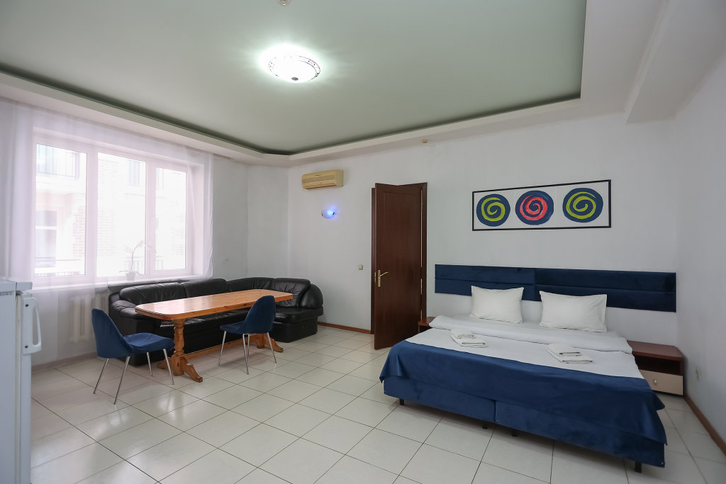 Komfort Vierer Zimmer mit Stadtblick Oto Hotel